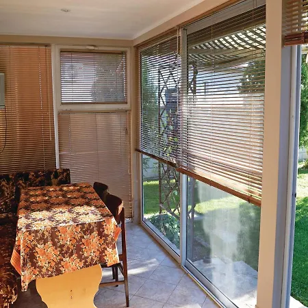 Two-bedroom Holiday In Krapets 別荘