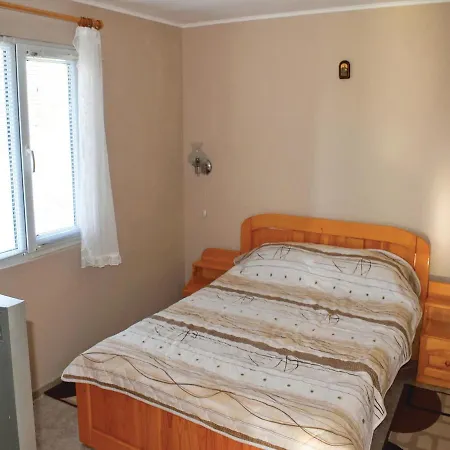 Two-bedroom Holiday In Krapets *